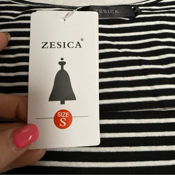 Zesica size small NWT Striped Black and White Women's Top - Picture 5 of 9